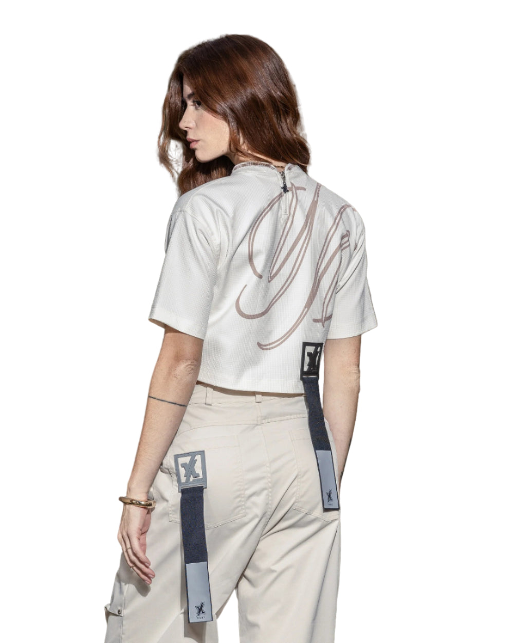 Crop Top Terrior YOut Crema Mujer Detrás Modelo