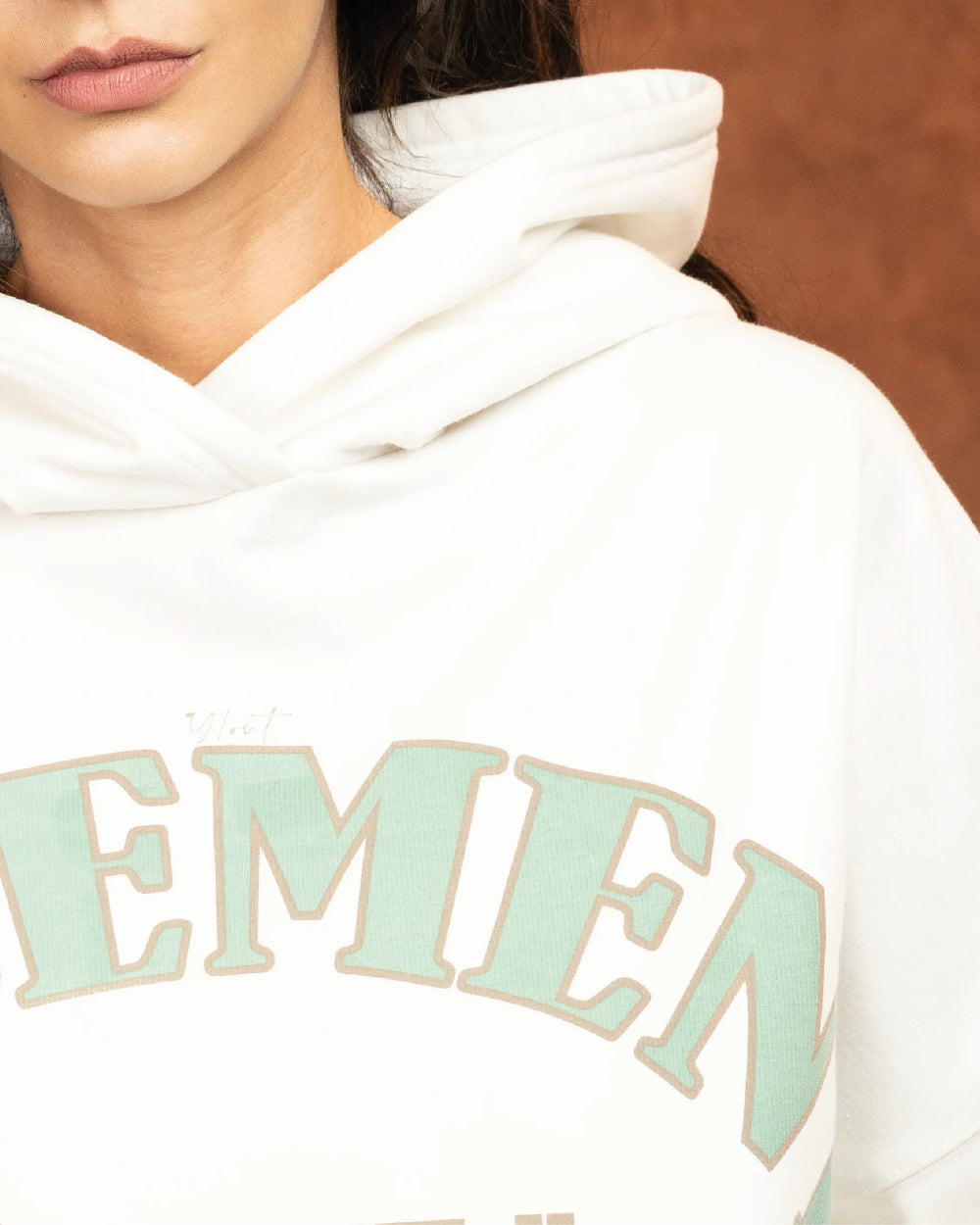 MC HOODIE YOut Mujer Detalle