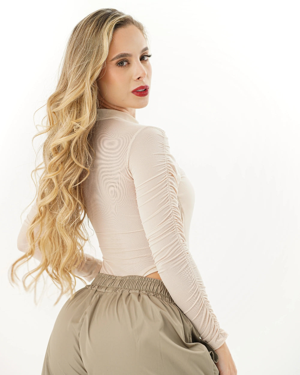 Body Avignon Labeur Crema Mujer Detrás Modelo