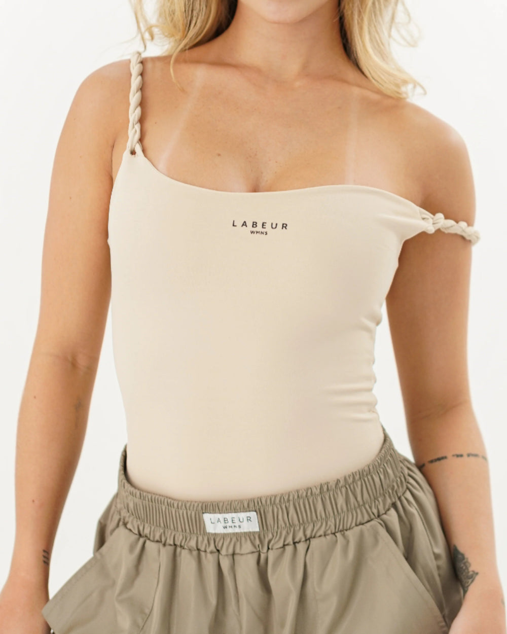 Body Cassis Labeur Beige Mujer Frontal Modelo