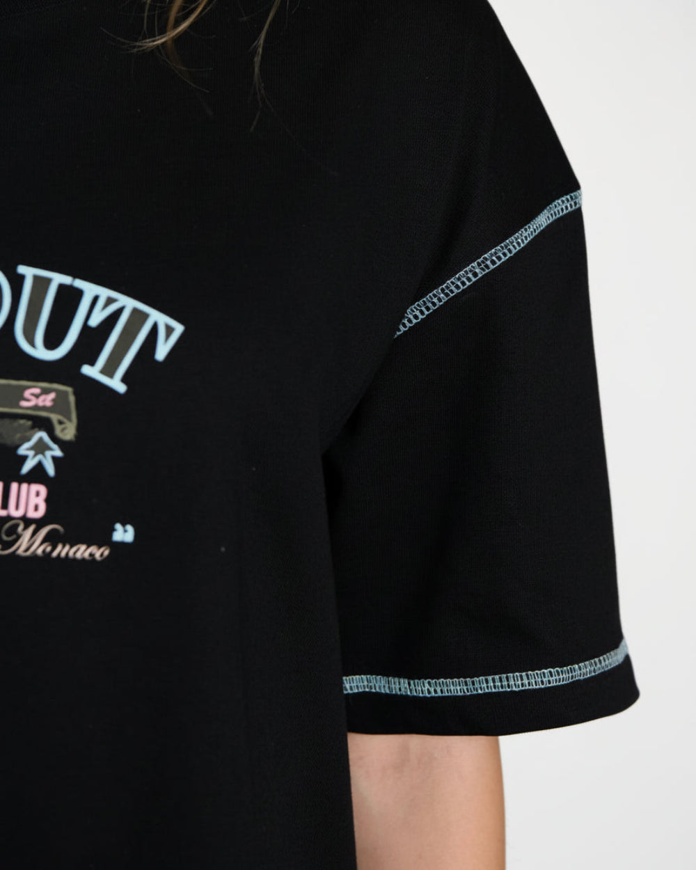 Camiseta Principato T-Shirt YOut Negro Mujer Frontal Modelo Detalle Manga