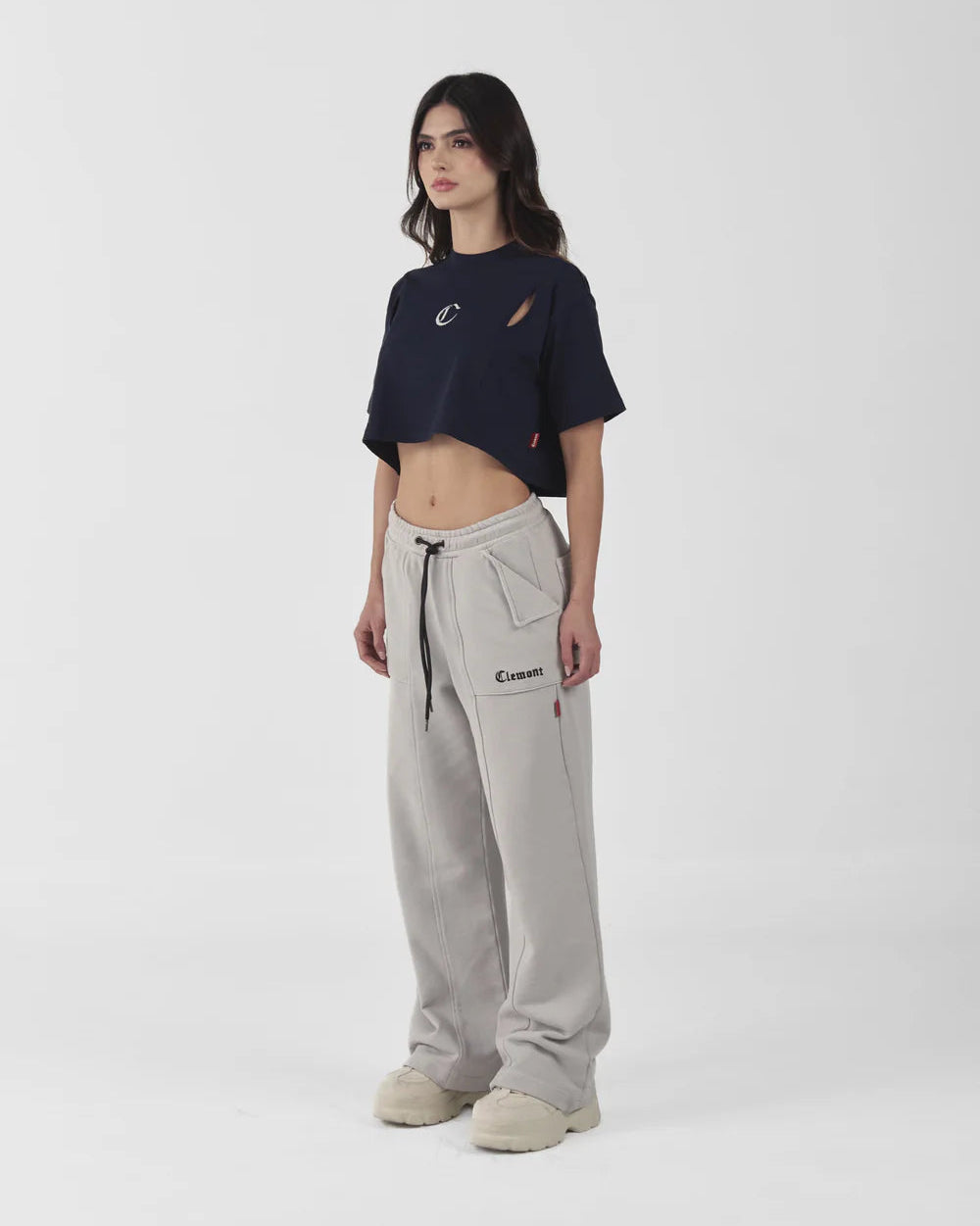 Crop Top Oversized Illuminazione Clemont Azul Mujer Lateral Modelo