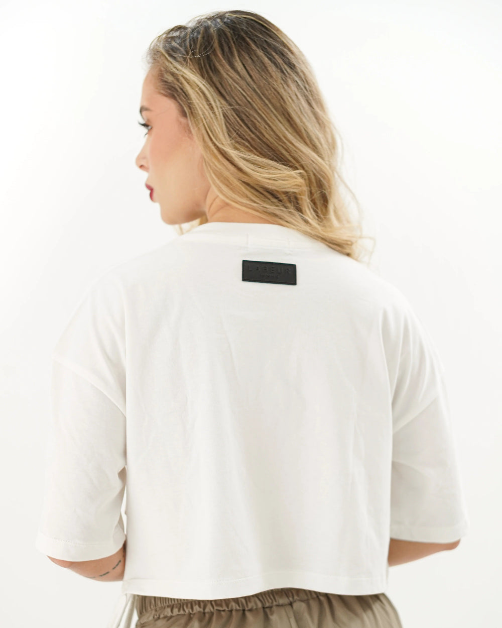 Camisa Cannes Labeur Crema Mujer Detrás Modelo