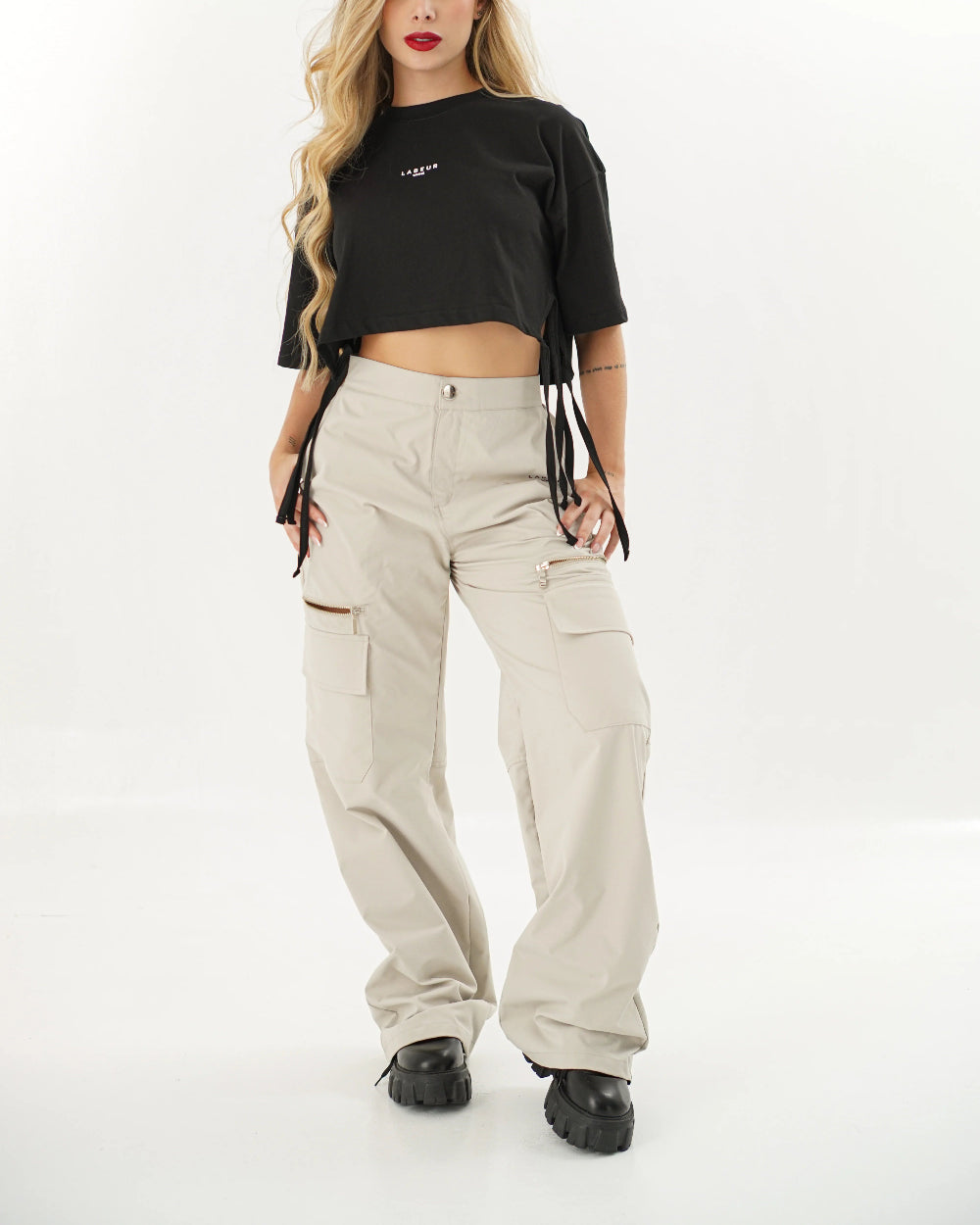 Camisa Cannes Labeur Negro Mujer Frontal Modelo