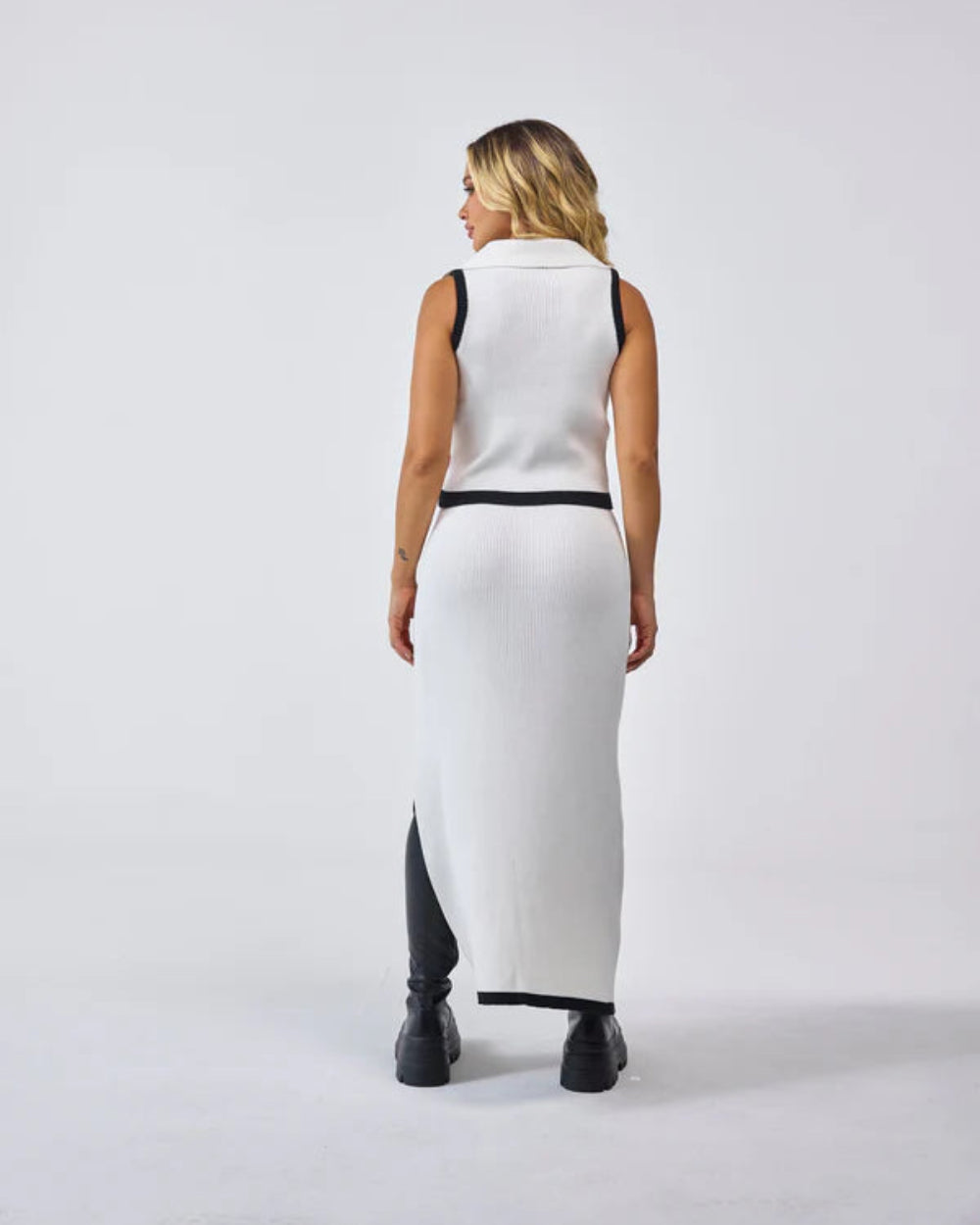 Crop Top Visione Clemont Crema Detrás Modelo