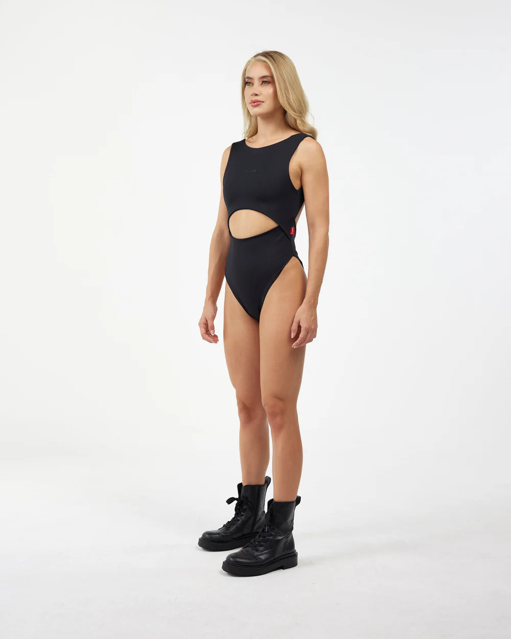 Body Piacere Clemont Mujer Color Negro Lateral Modelo