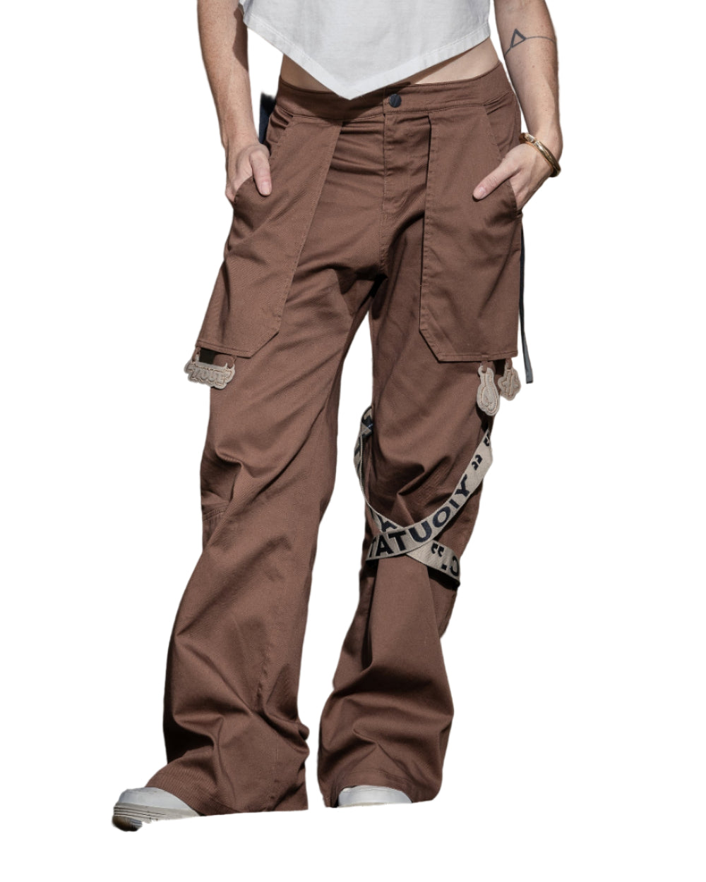 Pantalón Spore Pant YOut Café Mujer Frontal Modelo