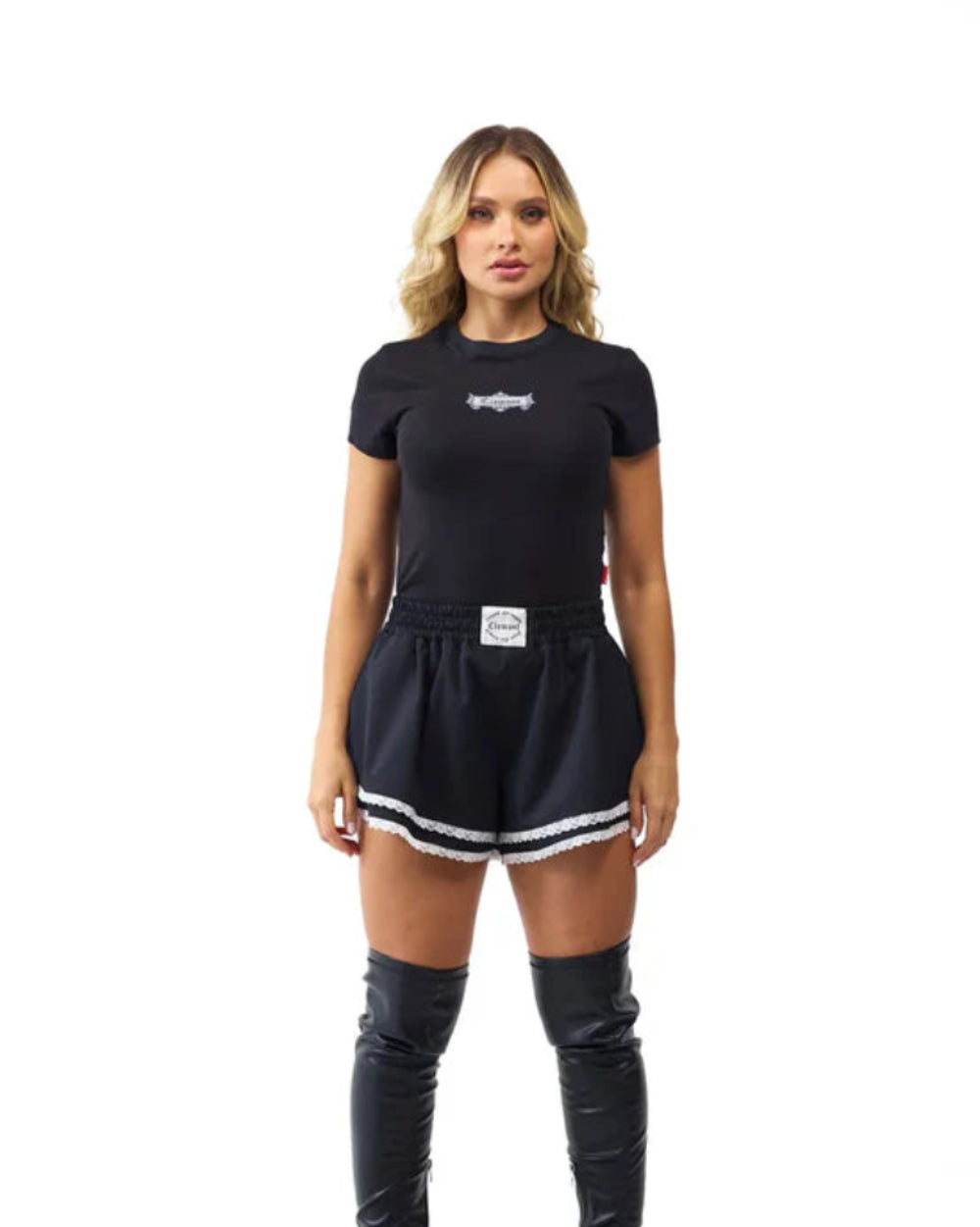 CAMISETA CLEMONT MUJER BASICA FRONTAL MODELO