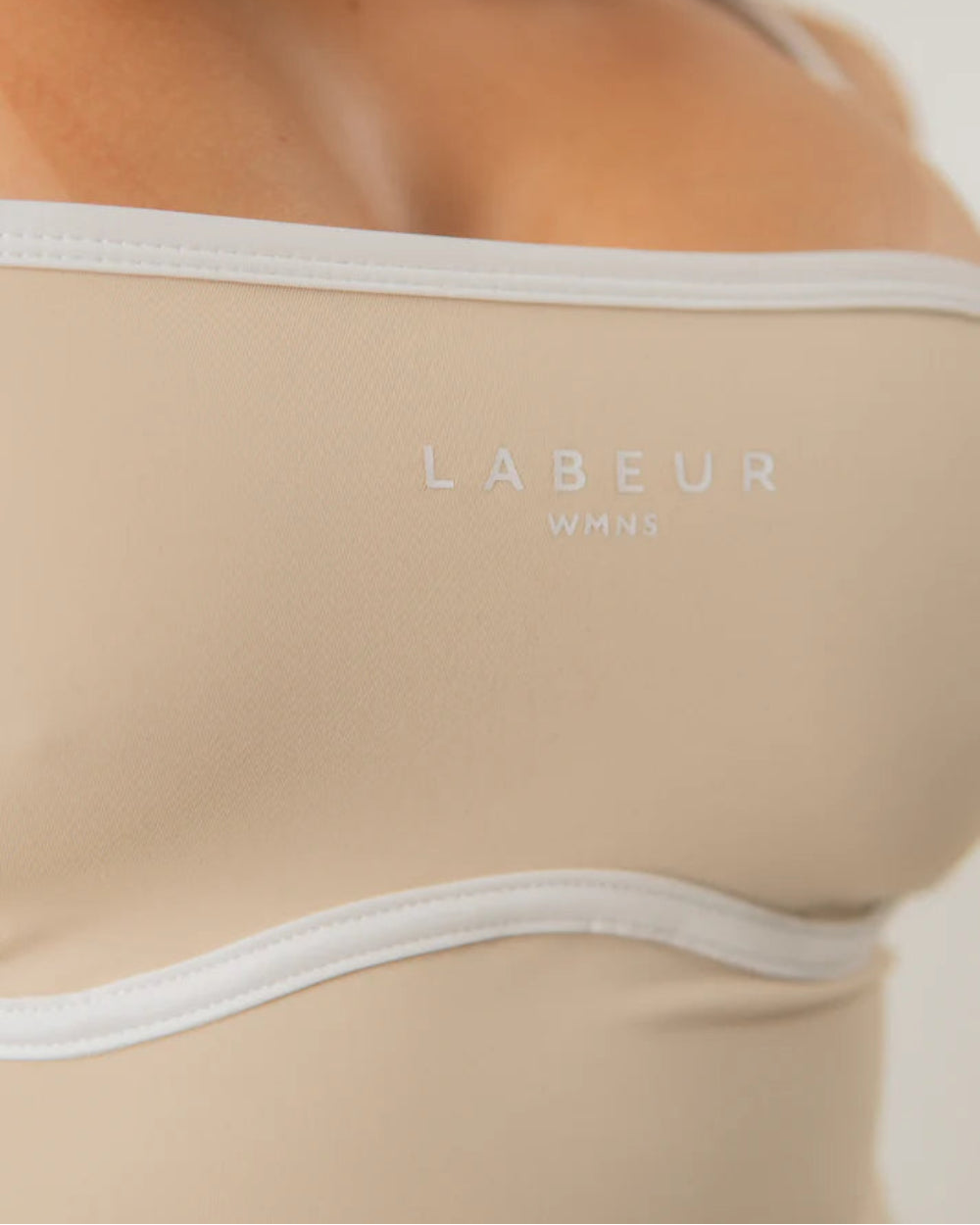 Enterizo Kyoto Labeur Beige Mujer Frontal Detalle Modelo