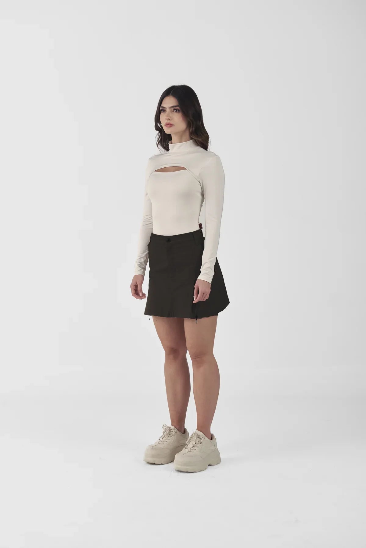 Falda Splendente Clemont Mujer Color Negro Lateral Modelo