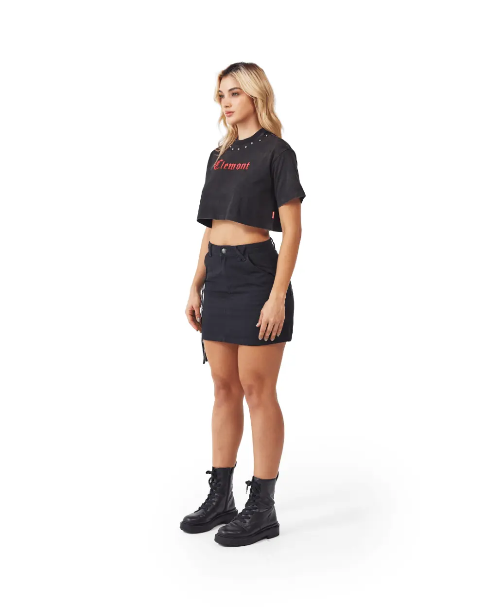 CROPTOP NEGRO CLEMONT MUJER LADO MODELO