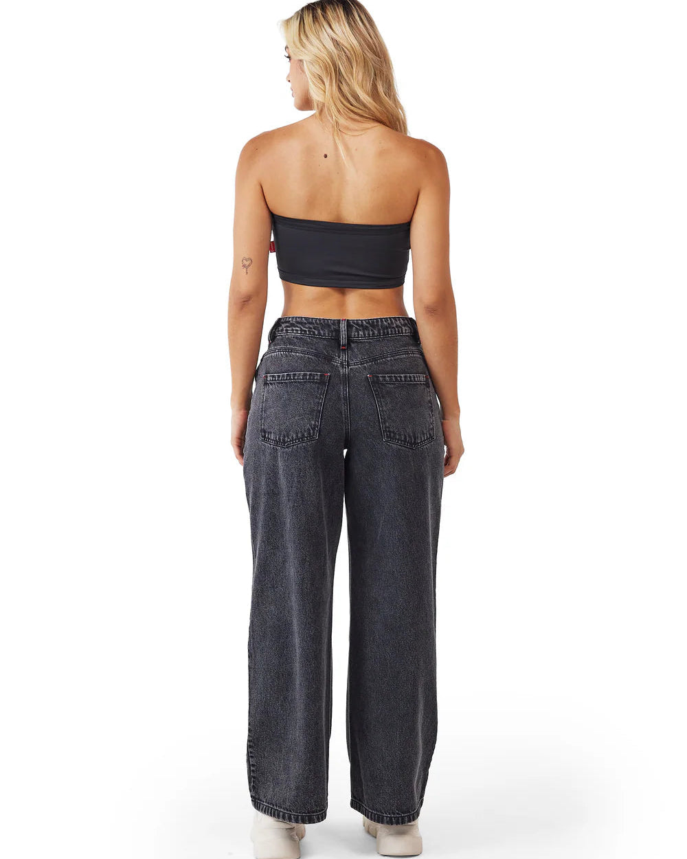 Crop Top Resa Clemont Negro Mujer Detrás General Modelo