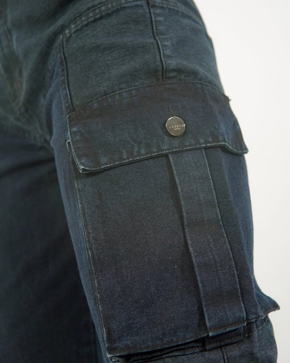 Jean Dallas Labeur Negro Mujer Detalle Cargo Modelo