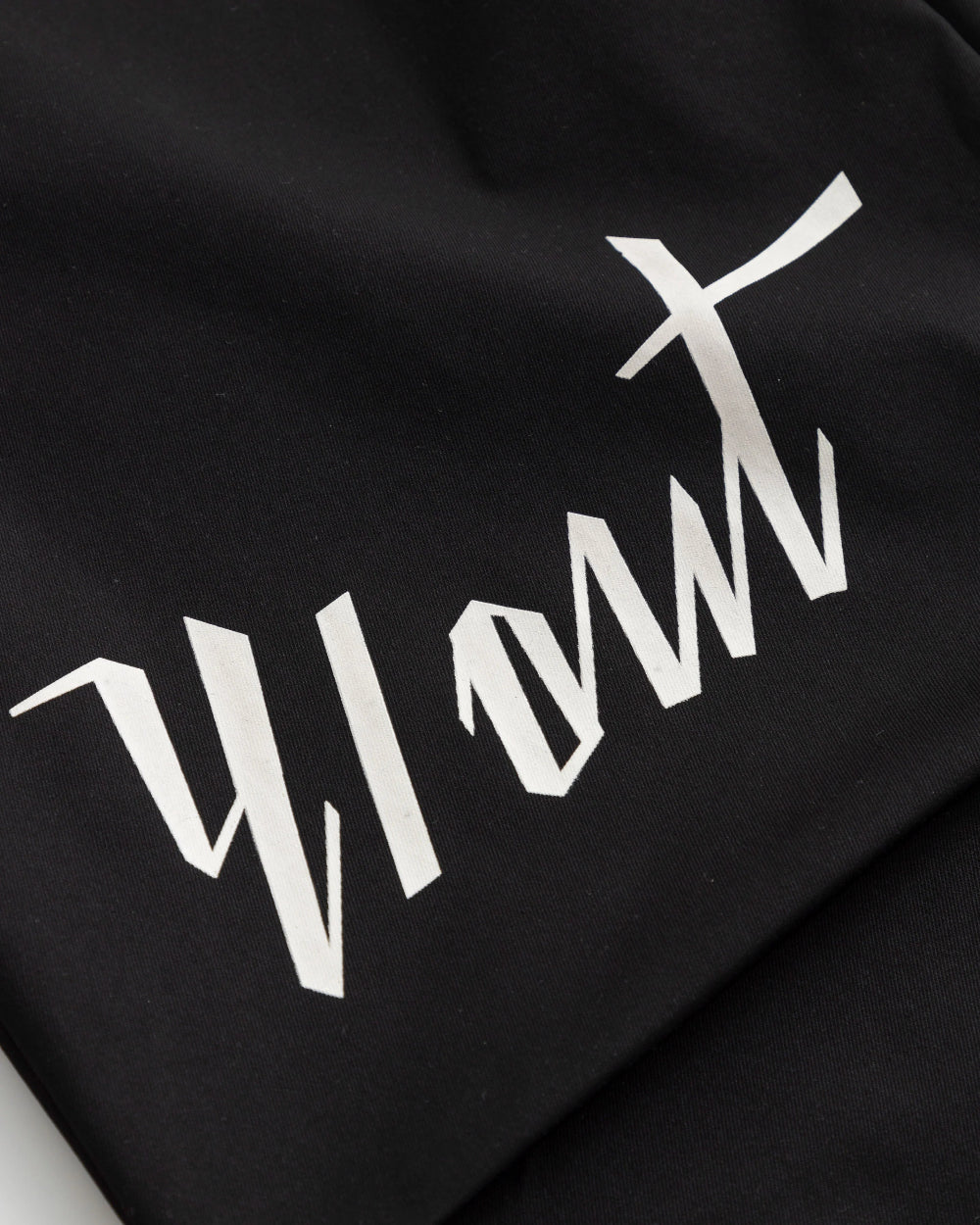 Pantalón Black Truffle Pant Negro Mujer Frontal Detalle