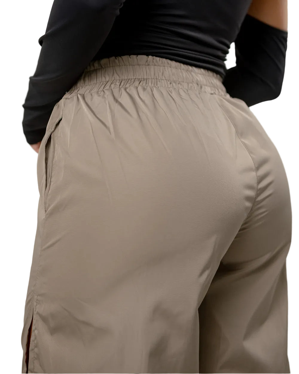 Pantalón Mumbai Labeur Arena Mujer Detrás Modelo Detalle