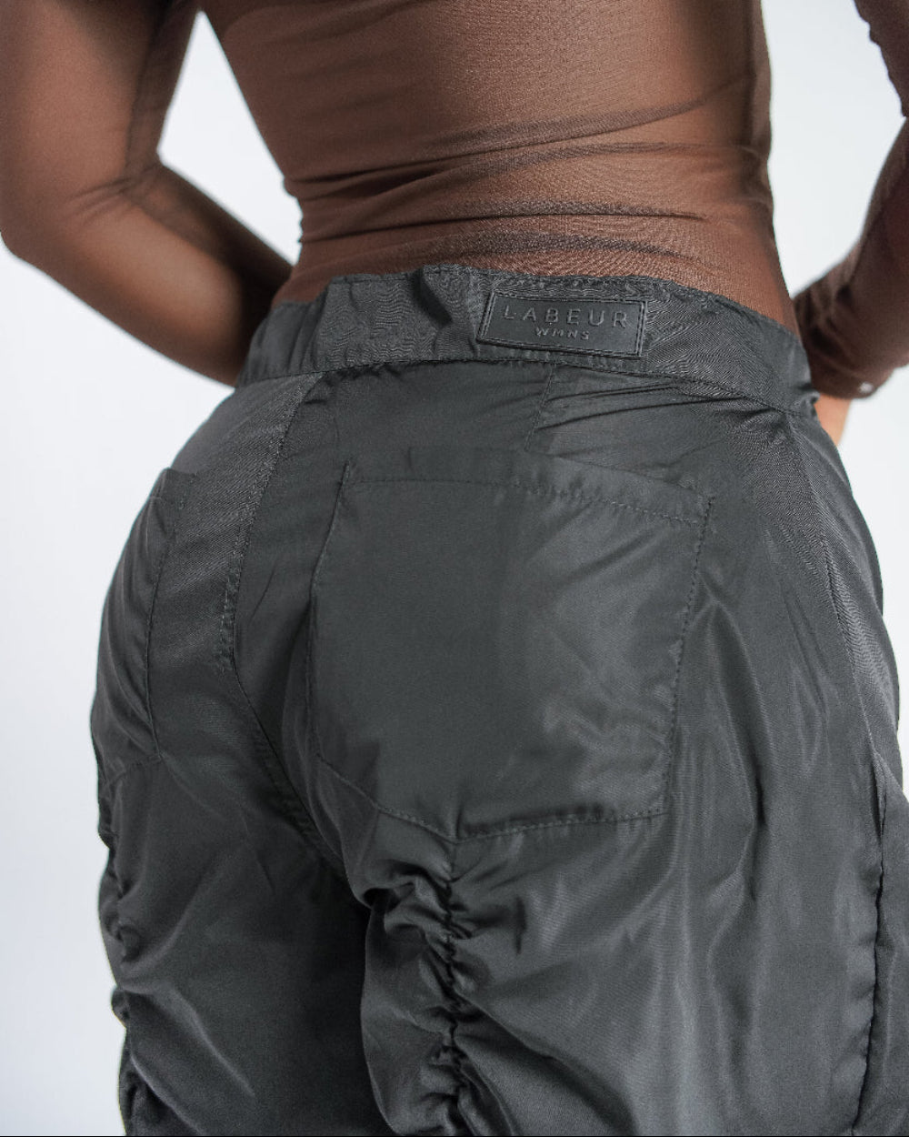 Pantalón Gaia Mujer Detalle Modelo