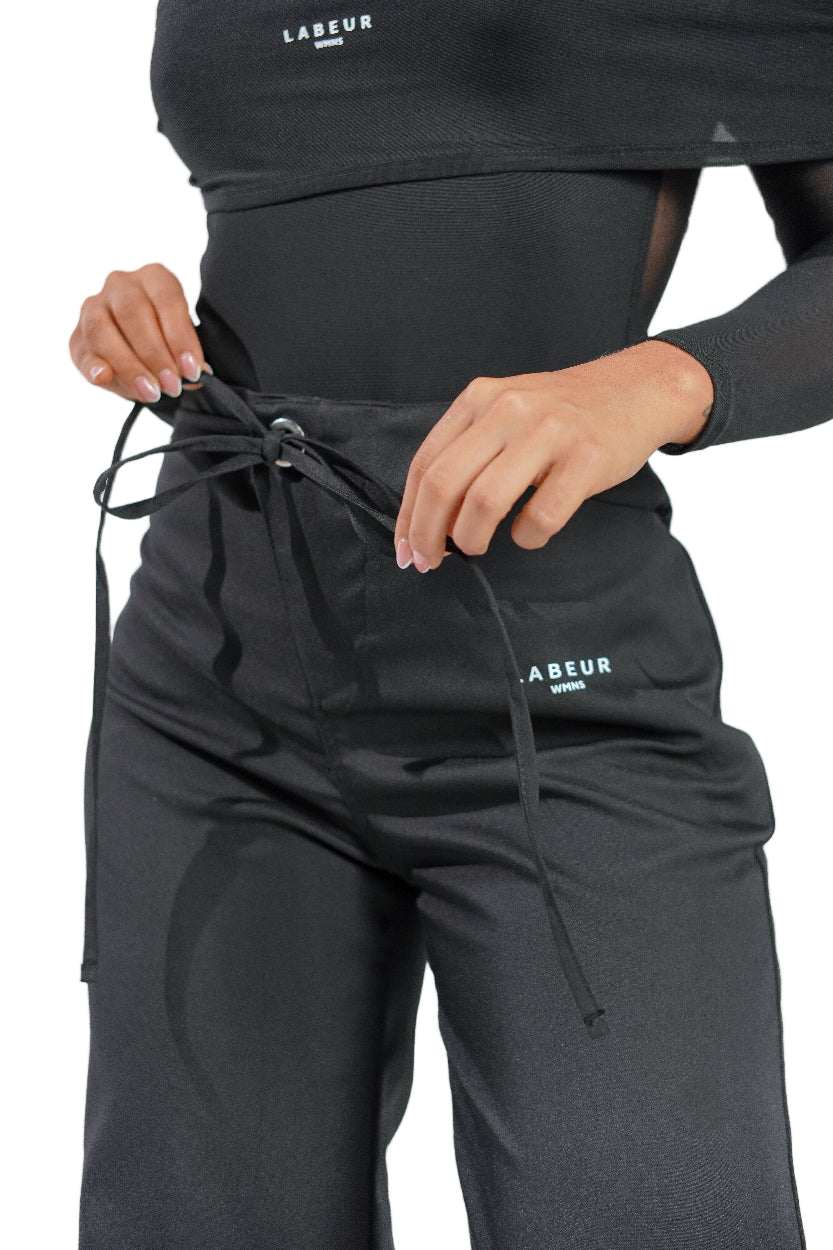 Pantalón Talia Labeur Negro Mujer Detalle Modelo
