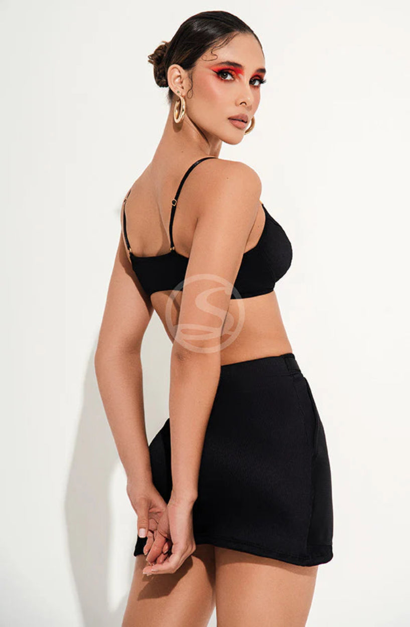 SET ESTELAR NEGRO FALDA SANTISIMAS Mujer Detrás Modelo