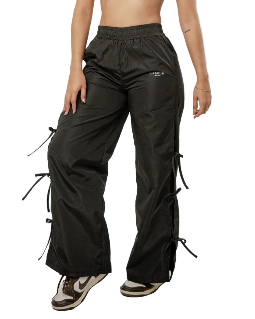 Pantalón Mumbai Labeur Negro Mujer Frontal Modelo