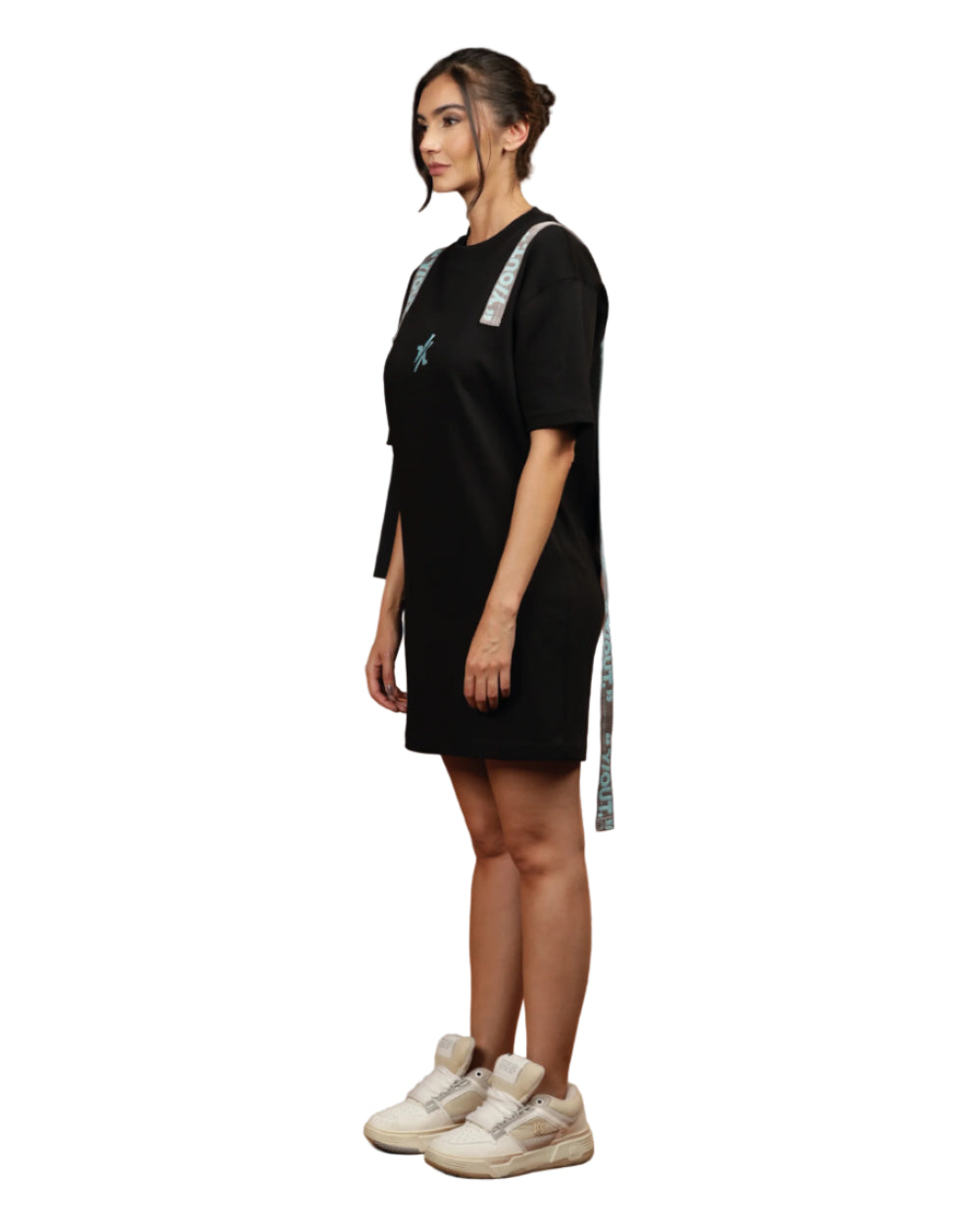 Vestido Track Dress YOut Negro Mujer Lateral Modelo