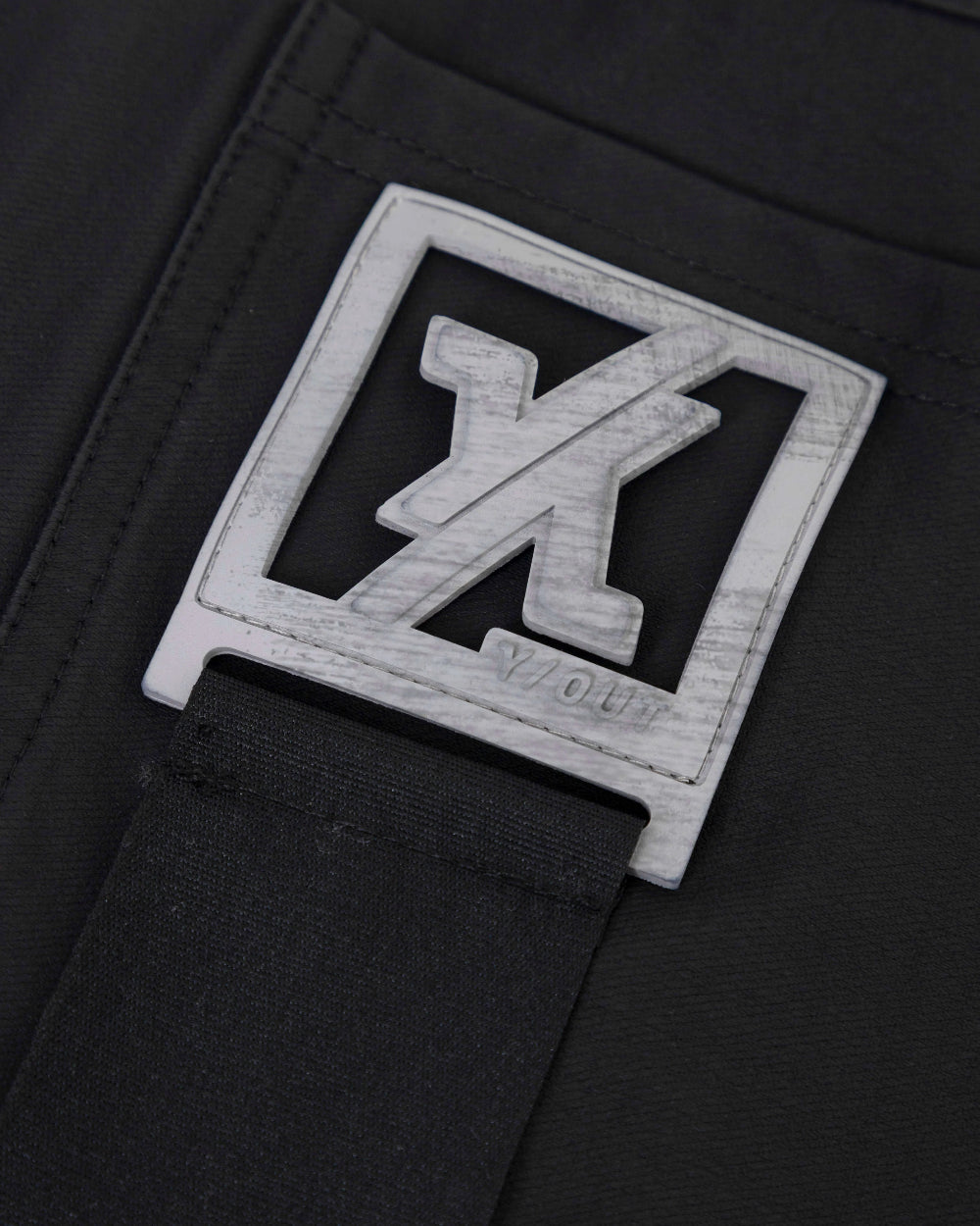 Pantalón Mate Pant YOut Negro Mujer Detrás Detalle