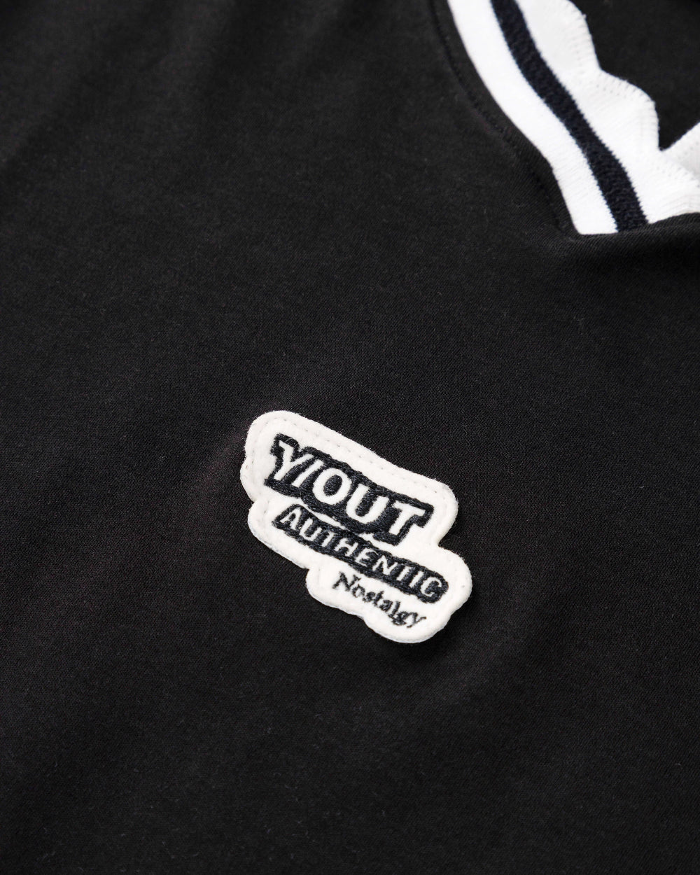 Crop Top Behave YOut Negro Mujer Frontal Detalle