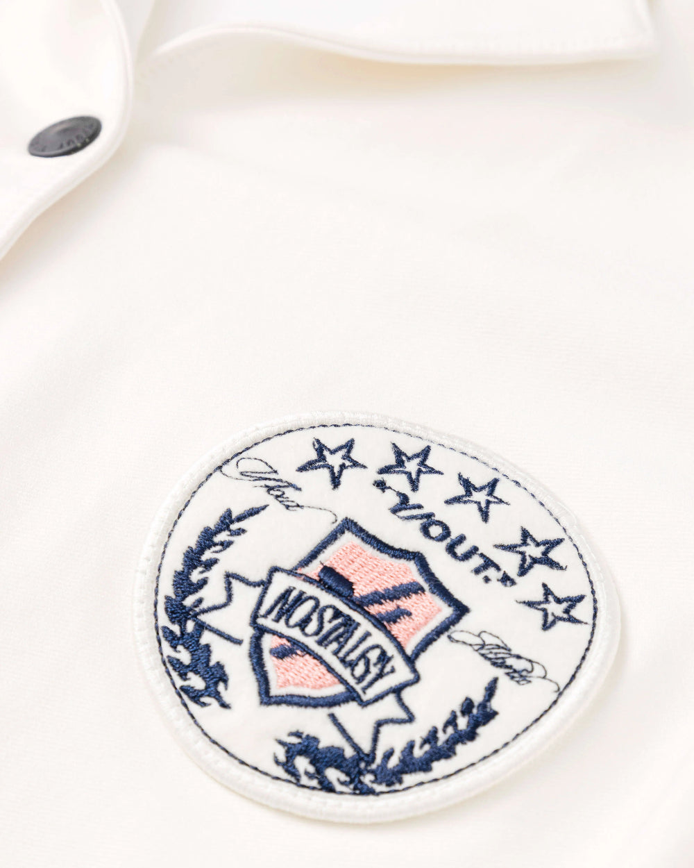 Camisa Fifties Shirt YOut Crema Mujer Frontal Detalle Pecho