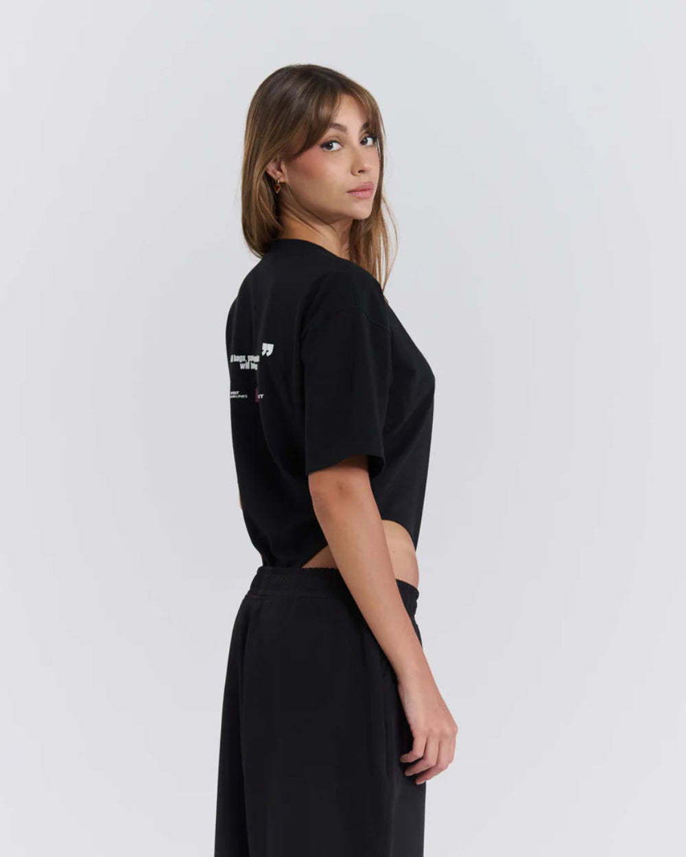 BODY BLACK CHARTER YOUT MUJER LADO MODELO