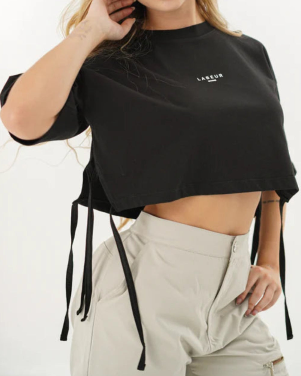 Camisa Cannes Labeur Negro Mujer Frontal Modelo