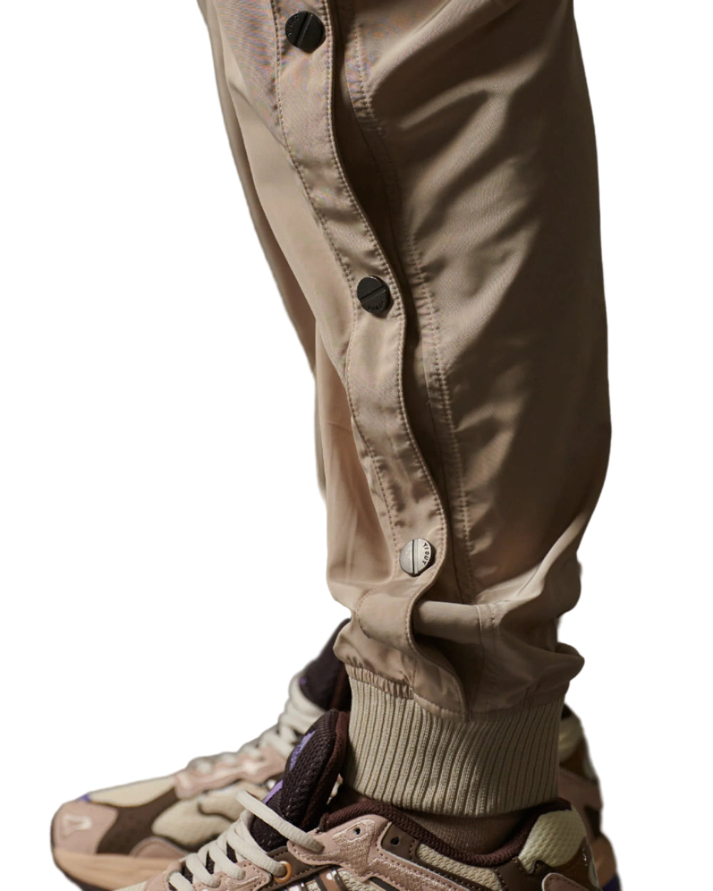 Jogger Crystal YOut Beige Mujer Lateral Detalle Bota Modelo