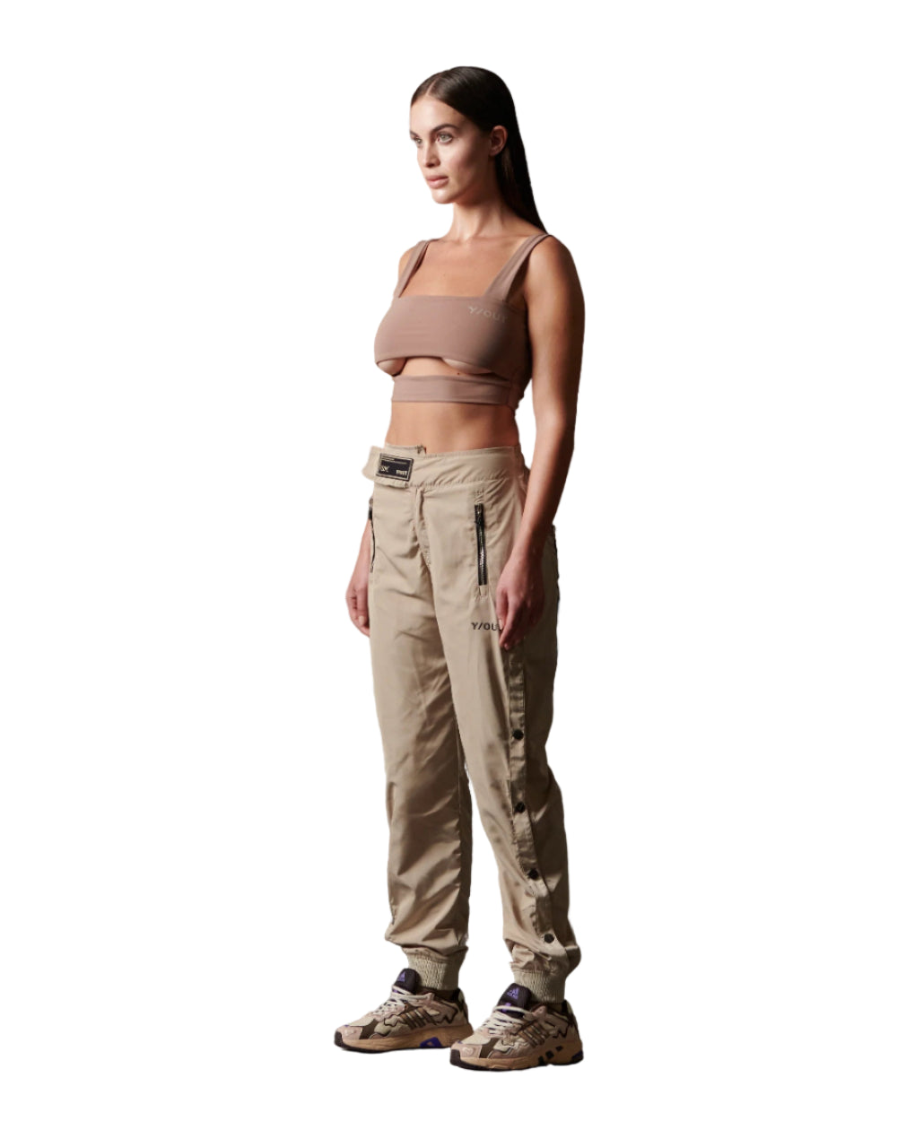 Jogger Crystal YOut Beige Mujer Lateral Modelo