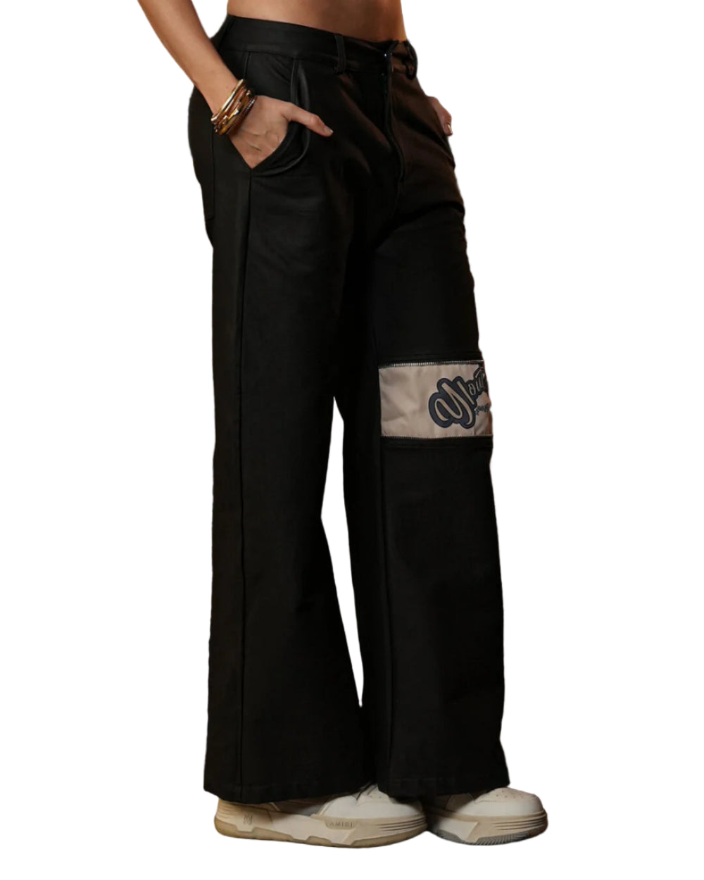 Pantalón Mate Pant YOut Negro Mujer Lateral Modelo
