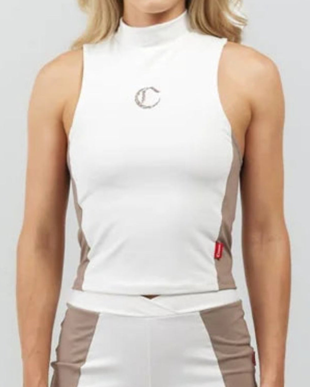 Crop Top Abbagliante Clemont Crema Mujer Frontal Modelo