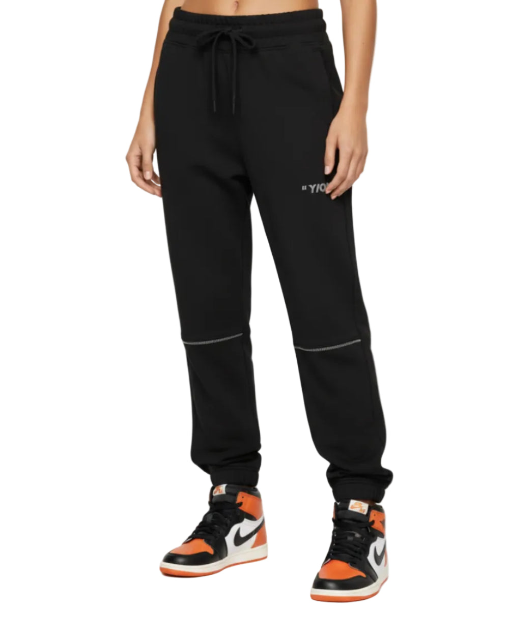 Jogger Season Jogger Y/Out Negro Mujer Frontal Modelo Detalle