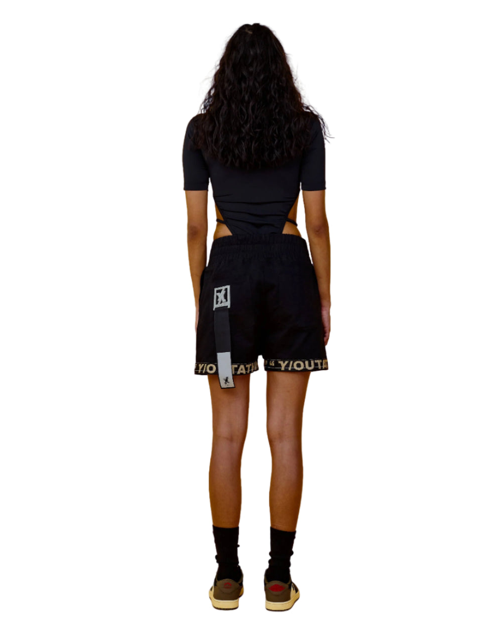 Short Tissu YOut Negro Mujer Detrás Modelo