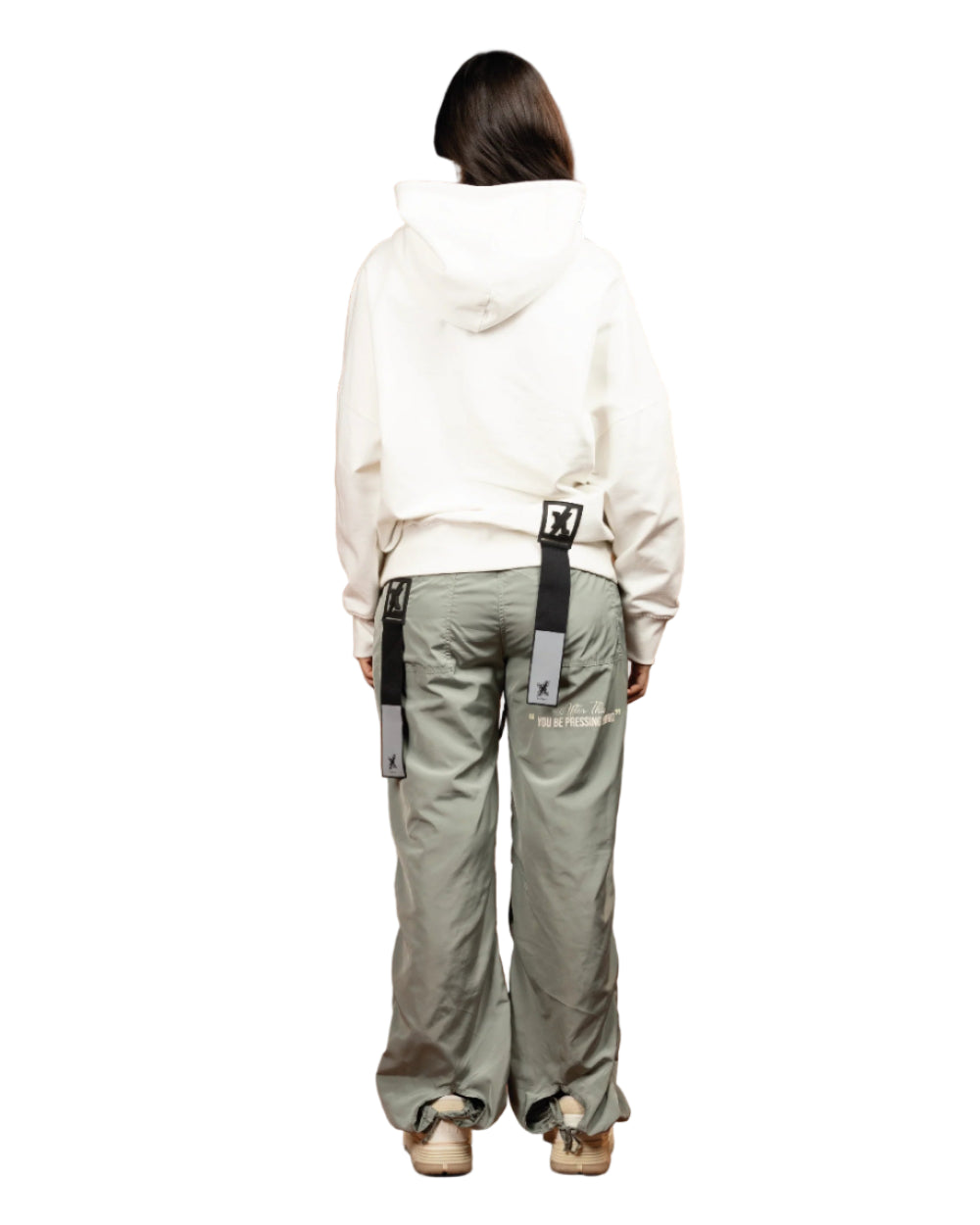 MC HOODIE YOut Mujer Detrás Modelo