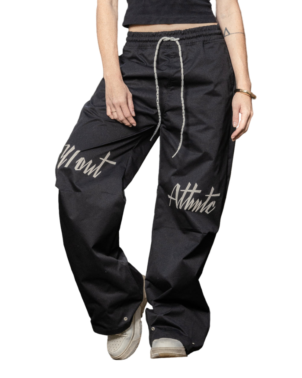 Pantalón Black Truffle Pant Negro Mujer Frontal Modelo