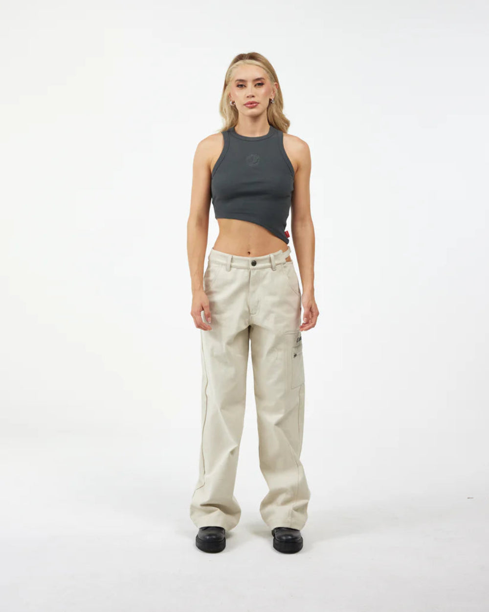 Crop Top Piacevole Clemont Gris Mujer Frontal Modelo