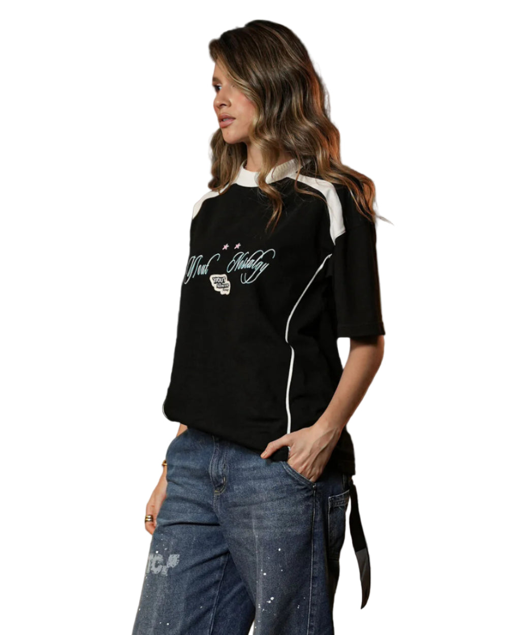 Camiseta Sommat Tshirt YOut Negro Mujer Lateral Modelo