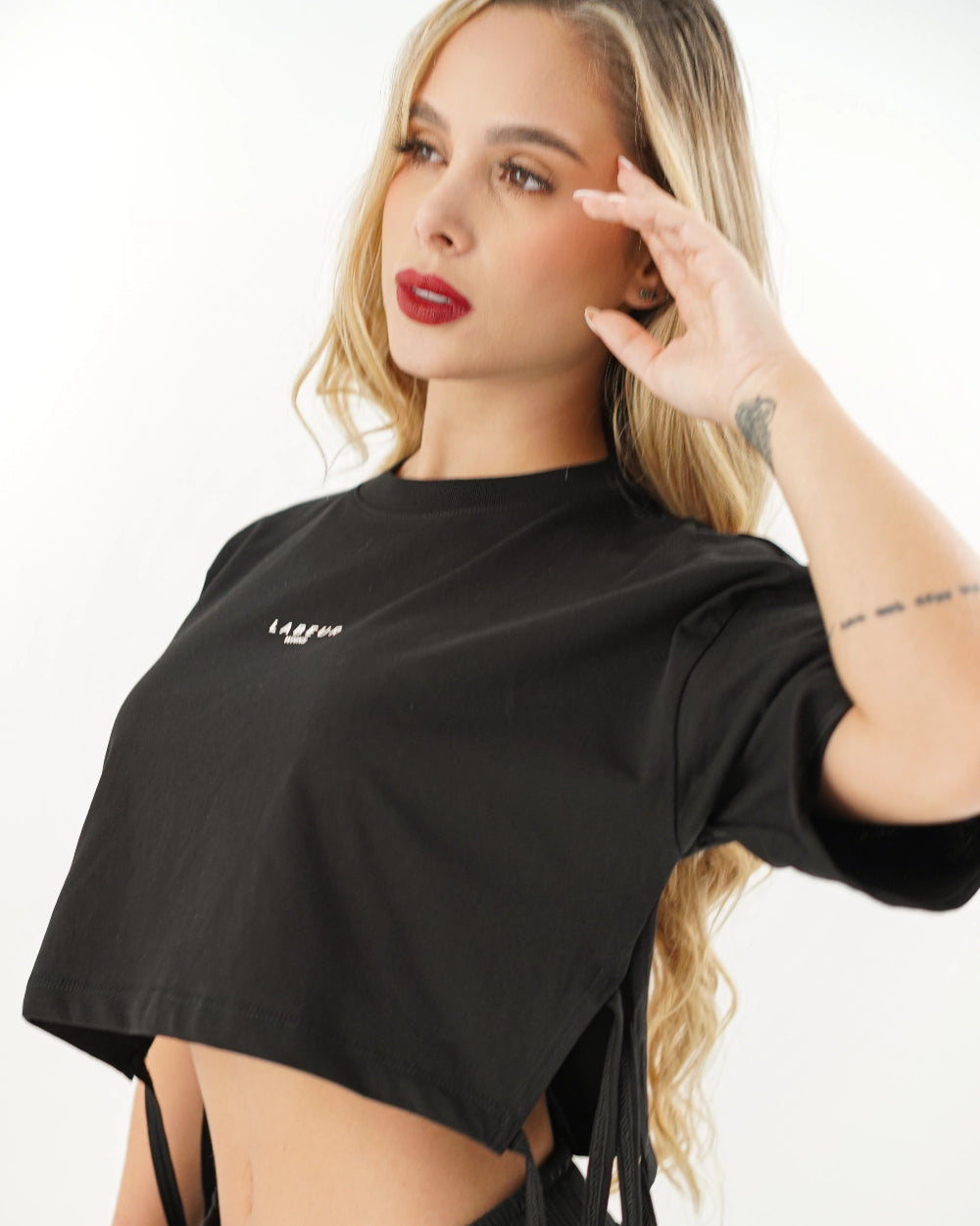 Camisa Cannes Labeur Negro Mujer Frontal Modelo