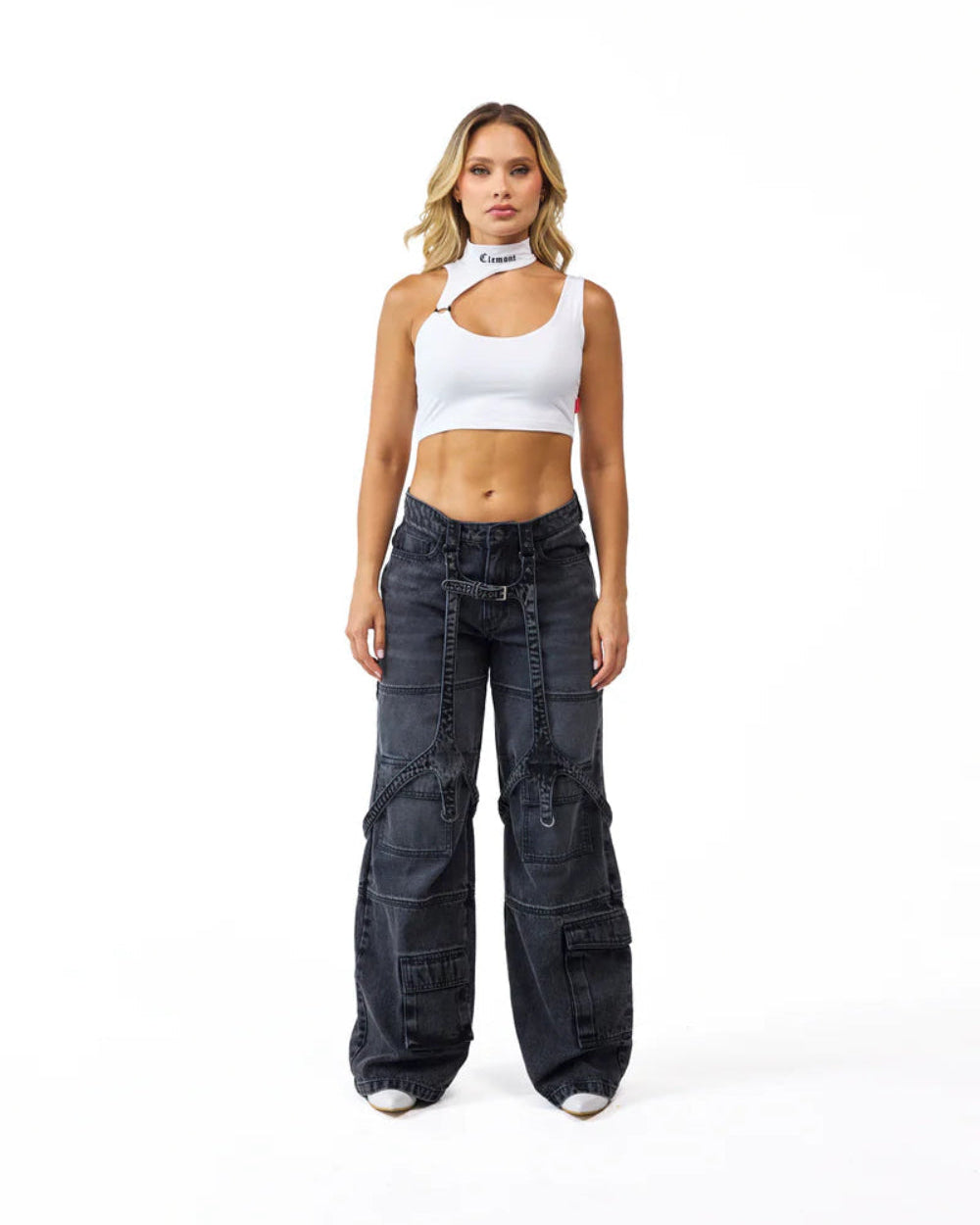 Crop Top Ascesa Blanco Frontal Modelo