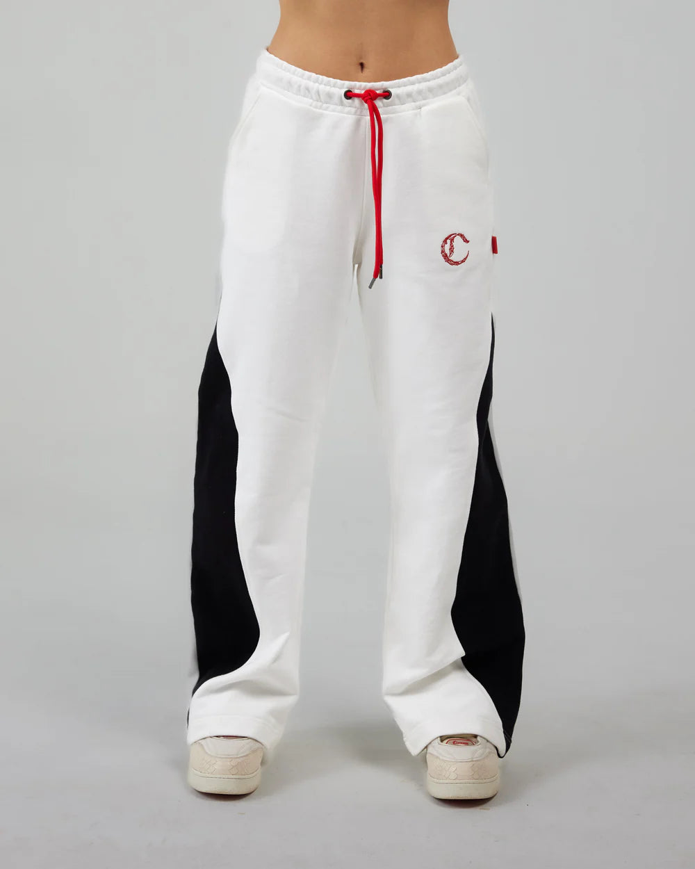 Sudadera Preminente Clemont Mujer Color Crema Frontal Modelo