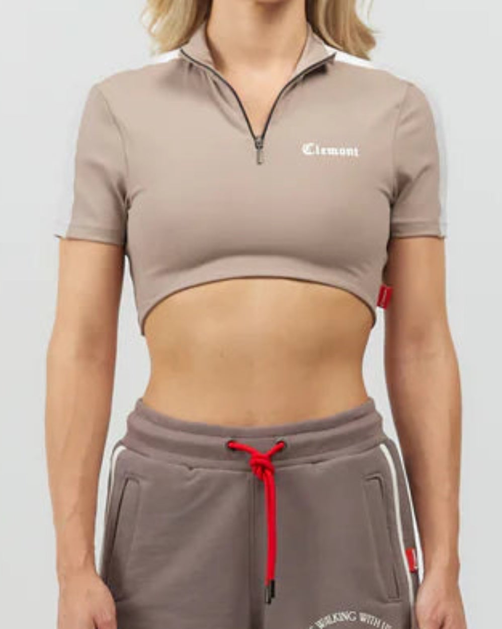 Crop Top Luminosa Clemont Negro Mujer Frontal Modelo Detalle