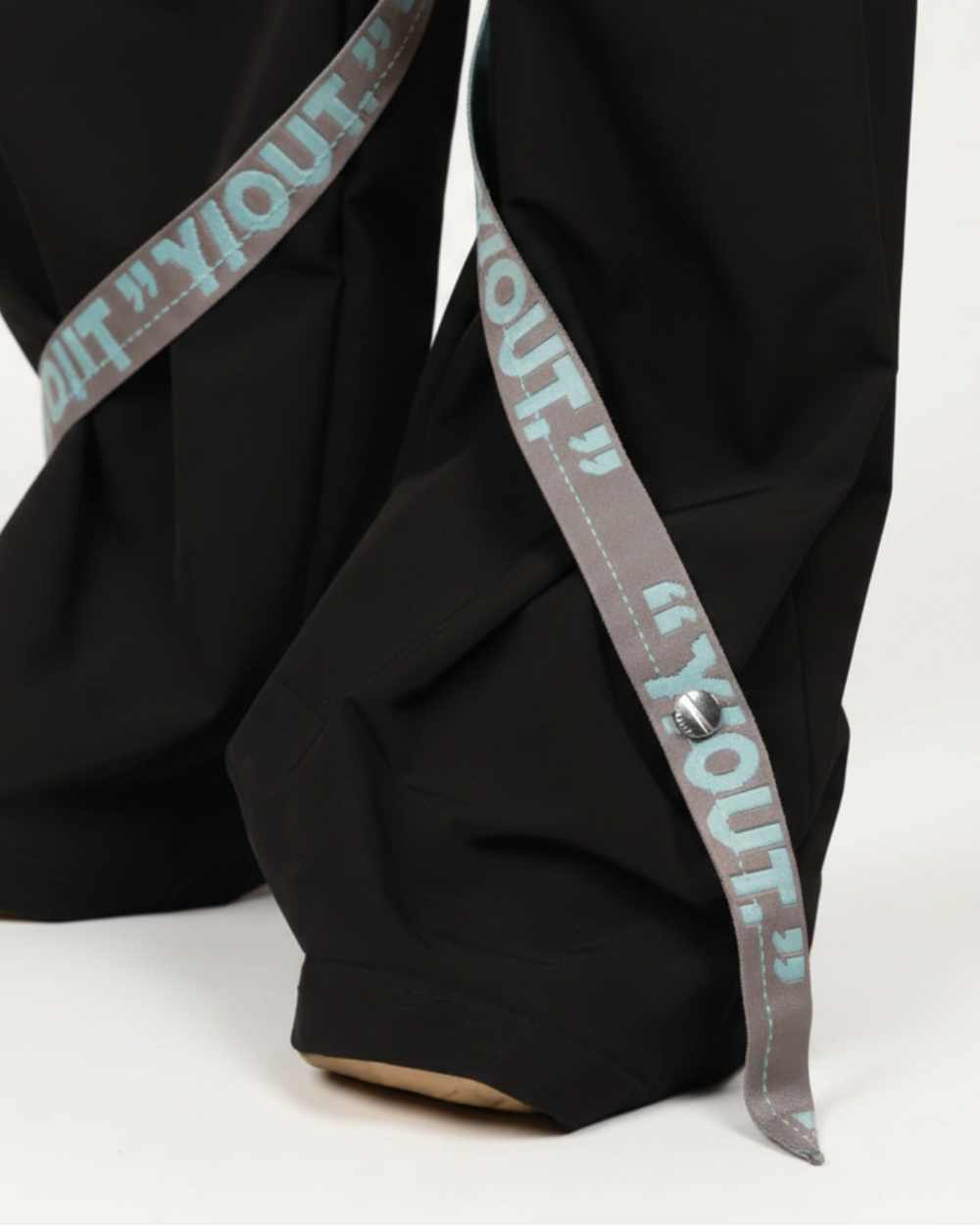 Pantalón YOUT LP Mujer Detalle Modelo Bota