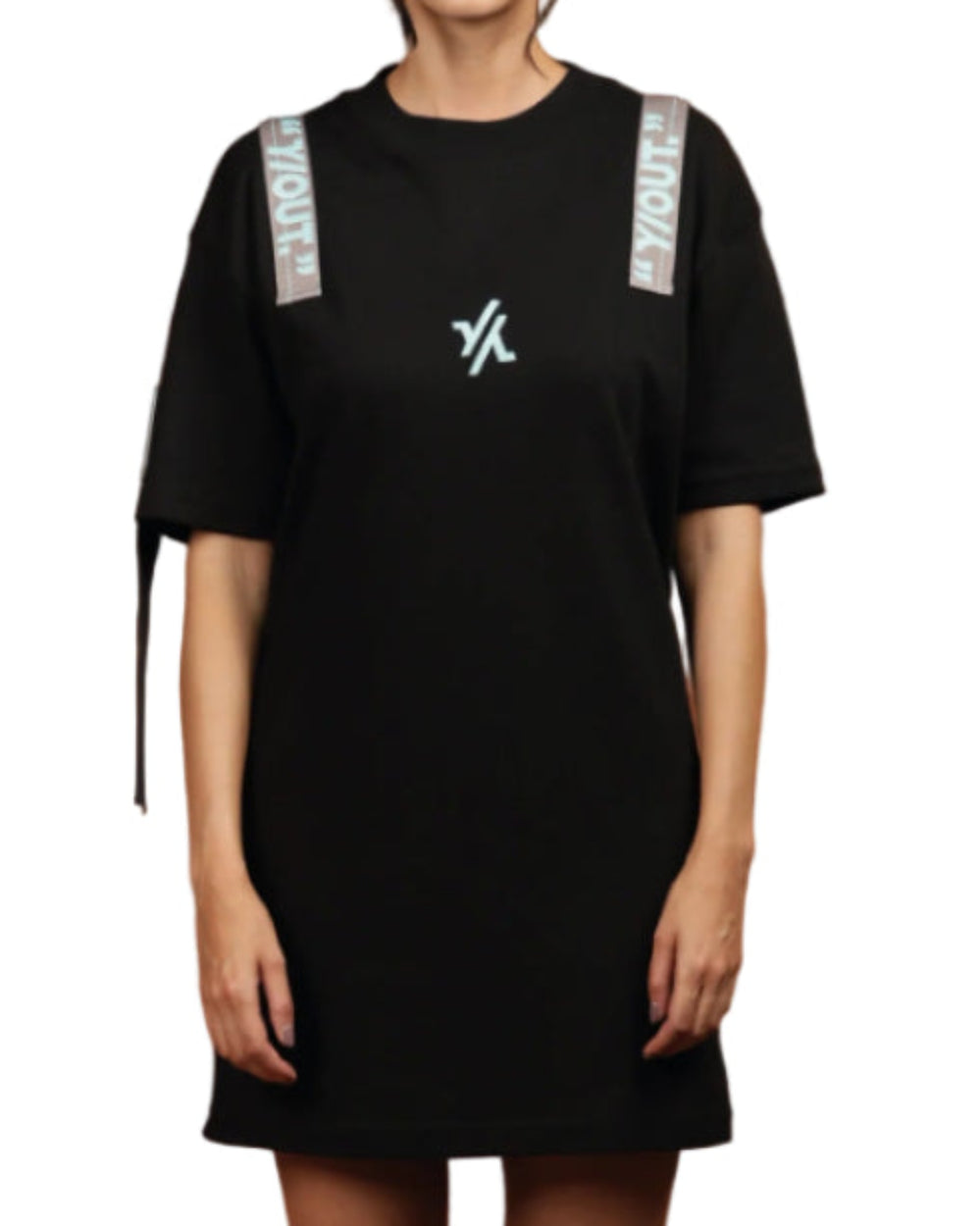 Vestido Track Dress YOut Negro Mujer Frontal Modelo